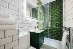 Modern King's Cross Studio 006 - Image 3