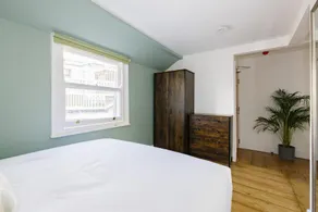 Family Studio | Walk to Kings Cross & City - Image 3
