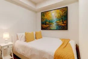 1BR + Den | 2 Bath | Sleep 6 | Gym | Netflix - Image 3