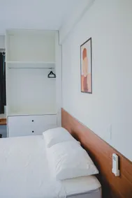 Complete and air-conditioned loft 2 minutes from downtown - Image 4