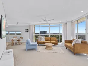 Beachfront Resort-Style Apartment - Image 4