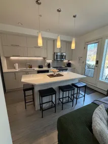 Cozy Modern Mission 1 BR 5minDT Heated Prk SPA - Image 2