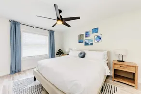 Charming Osprey Home - K/Q bed, fenced yard, lanai - Image 3