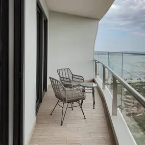Luxury city studio, Bai Chay, Ha Long - Image 2