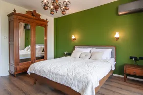 Time Traveler's Luxurious Designer Apartment - Image 4