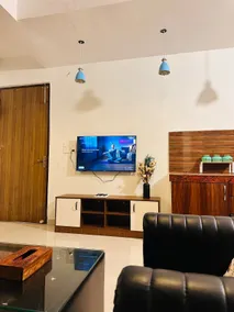 Awadh Abode : Modern 2BHK in City Centre - Image 5
