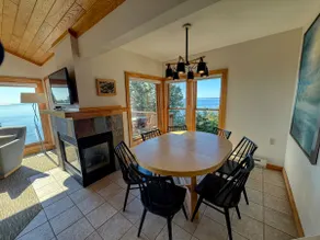 Lakefront Upper 3 Bedroom Condo w/loft - Image 2