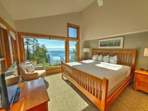 Lakefront Upper 3 Bedroom Condo w/loft - Image 3