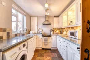 Guest Stays - London Road Cottage - Image 5