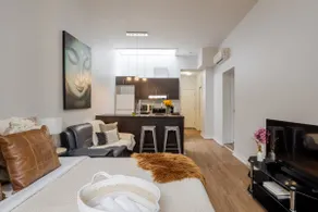 Elegant Bishop Apartment – Downtown Gem - Image 4