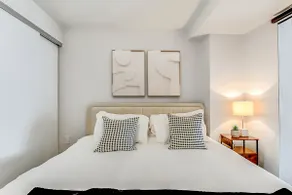 3BR 3Bath | King Bed | High Park | Gym| Netflix - Image 3
