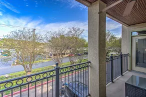 3 BDRM Condo I Lake Views/Marina I Mins To DT - Image 5