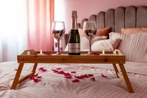 Unique Loveroom & Jacuzzi Experience Dreaming in pink - Image 4