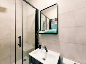 Modern Balcony Flat | Home From Home Breakaway - Image 4