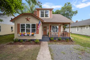Music Vibes Near Downtown Kpt - 4br - Fenced yard - Image 2