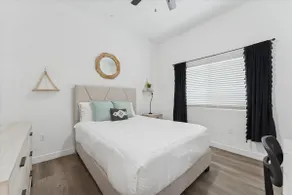 Peoria 2 bedroom Escape w/ Pool Access - Image 3