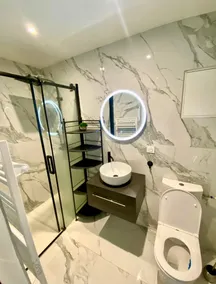Modern apartment with terrace overlooking Puy de Dôme - Image 4