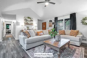 Modern Front Porch Place - Near Shops & Parks - Image 4