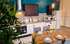 Lodginet Stays - County Luxe - 2BR Flat 1 - Image 3