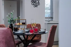 Modern family home, 2BR, Sofa bed, 3BA, sleeps 6 - Image 5