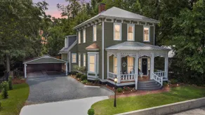 Award-Winning Downtown Victorian Suite + Golf Cart - Image 2