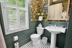 Award-Winning Downtown Victorian Suite + Golf Cart - Image 5
