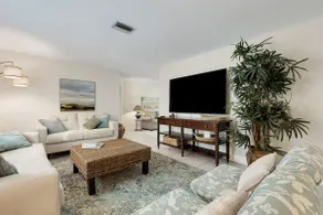Heated Pool, 5 miles to the Beach, Sleeps 8 - Image 2