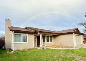 Spacious 4-BR Home near Galleria | Self Check in - Image 2