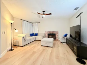 Spacious 4-BR Home near Galleria | Self Check in - Image 5