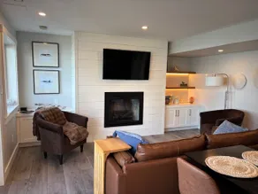Luxury suite on the ocean with mountain views - Image 4