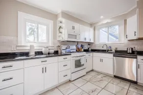 Quiet Luxury stay - Near UofR, RIT & Golisano - Image 4