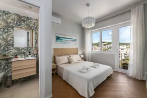 Riviera Suite - PRIVATE BEACH with sunbeds INCLUDED in June, July & August - Image 3