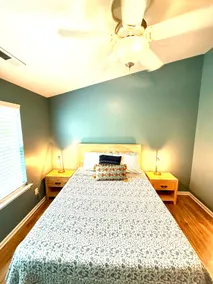 Centrally Located Townhouse - Free Parking - Image 3