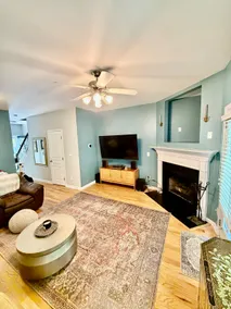 Centrally Located Townhouse - Free Parking - Image 4