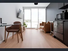 Luxury CBD Apartment Central & Walk Everywhere - Image 2