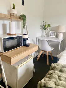 Private Suite in Mount Louisa - Image 2