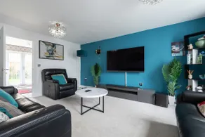 5 Bed-House Sleeps 10 Free Parking Wi-Fi Netflix - Image 4