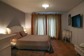 3 rooms, 120 sqm, up to 9 people, luxury, parking, A/C - Image 2