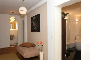 3 rooms, 120 sqm, up to 9 people, luxury, parking, A/C - Image 5