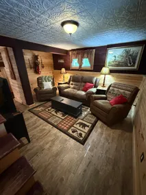 Mountain cabin charm with wood stove! - Image 2