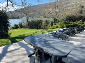 Waterfront villa with petanque court - Image 4