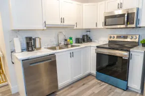 Luxury One Bedroom Private Apartment just 7 minutes from the Airport - Image 3