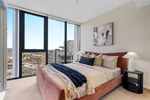 Skyline Living at Spire with Infinity Pool & Views - Image 4