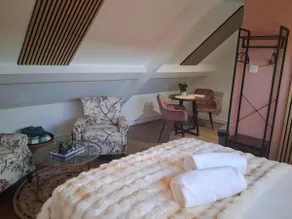 Crown Penthouse Studio Apartment - Image 5