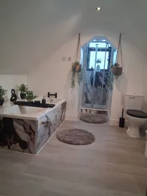 Crown Penthouse Studio Apartment - Image 4