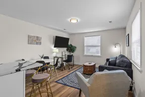 Wentzville King Bed Walk to Downtown! - Image 4