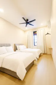 Lamora Lake View HomeStay.10mintoAustin Aeon& IKEA - Image 4