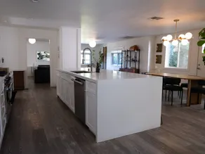 Los Angeles 3BR/3BA Dog Oasis. Yard + Parking - Image 2