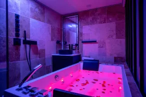 Cristalys Loveroom & Spa - Image 4