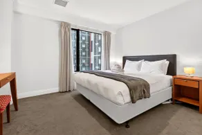 Cama King en un elegante apartamento, Auckland Center - Image 2